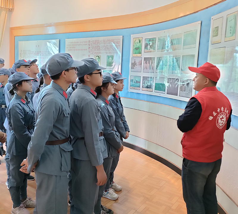 1.参观“九五”起义纪念馆.jpg